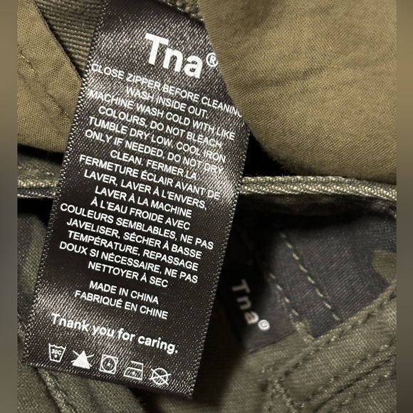 Aritzia TNA Dayton Camo High Waisted Cargo Shorts Size 0 - Picture 12 of 13